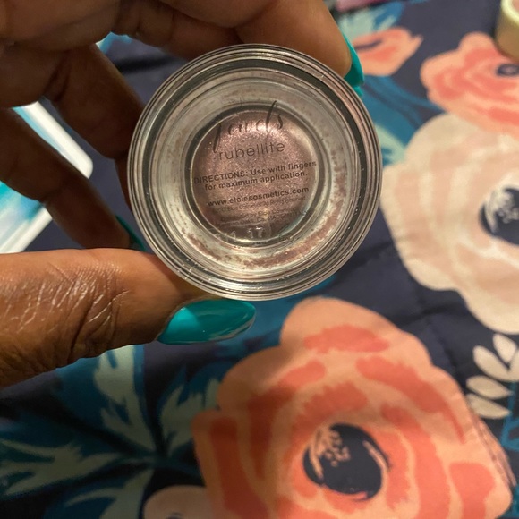 Eyeshadow - Picture 3 of 4